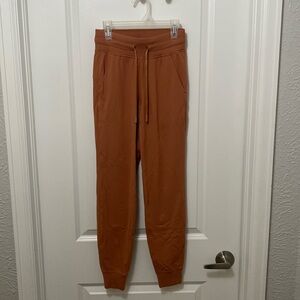 Lululemon Ready to Rulu Jogger Pant - Size 0, Color Desert Sun